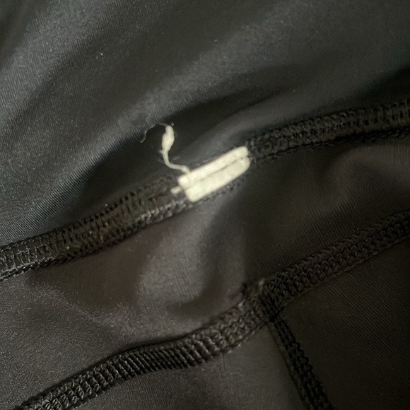 LULULEMON BLACK CAPRIS - Picture 6 of 6